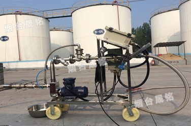 雙（shuāng）氧水灌裝案例：淄博二氯甲烷定量分（fèn）裝大桶設備（bèi）