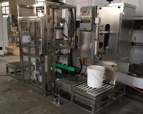 小（xiǎo）包裝稱重灌（guàn）裝流水線