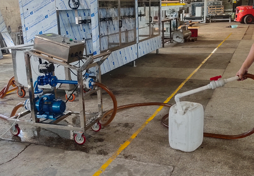 移動（dòng）液體定（dìng）量灌（guàn）裝機分裝硫酸灌（guàn）裝25公斤桶