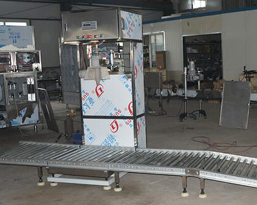 液體（tǐ）定量灌裝秤（chèng）